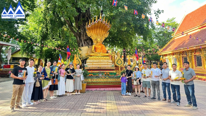 Tất cả các thành viên Viếng Chùa Xinxay – cầu lộc cầu phúc