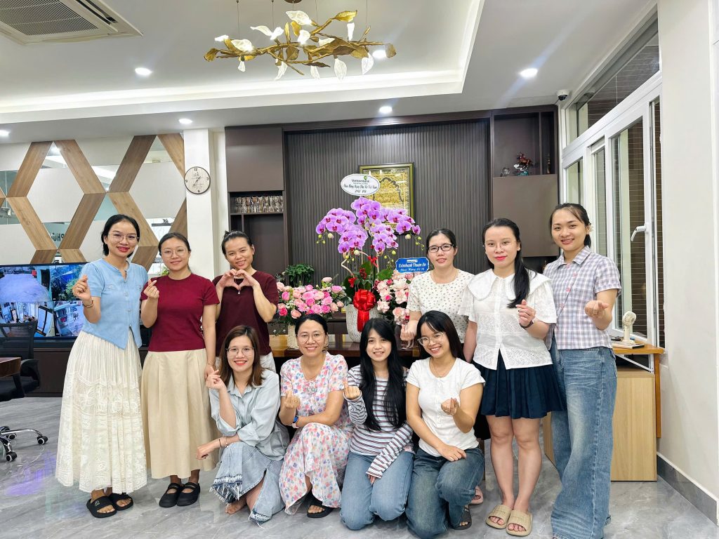 Gỗ Phương Đông cảm ơn chị em đã luôn tận tâm, trách nhiệm và đồng hành cùng tập thể.